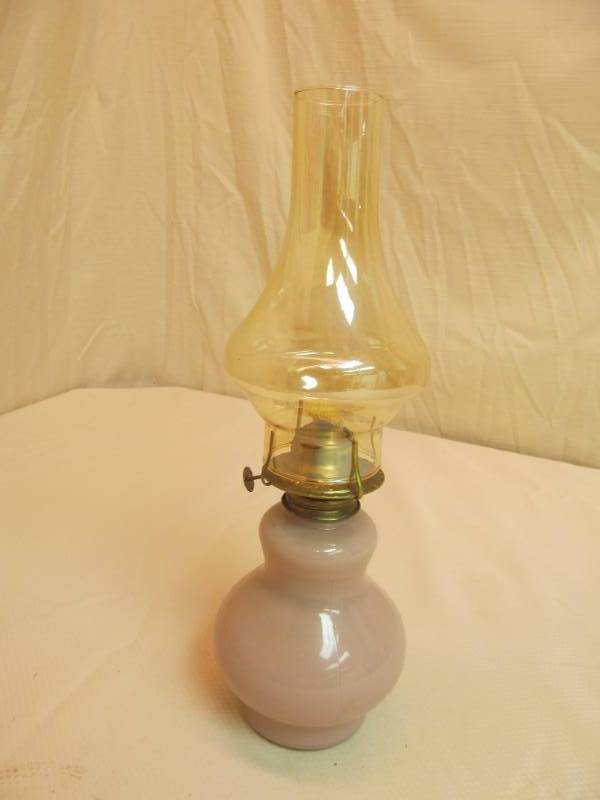 lot 170 image: Vintage Oil Lamp