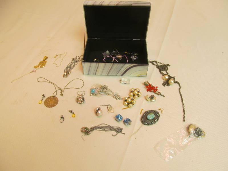 lot 187 image: Jewelry box With Costume Jewelry Necklaces, Earrings