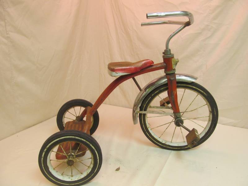 lot 192 image: Tricycle With Woods Petals