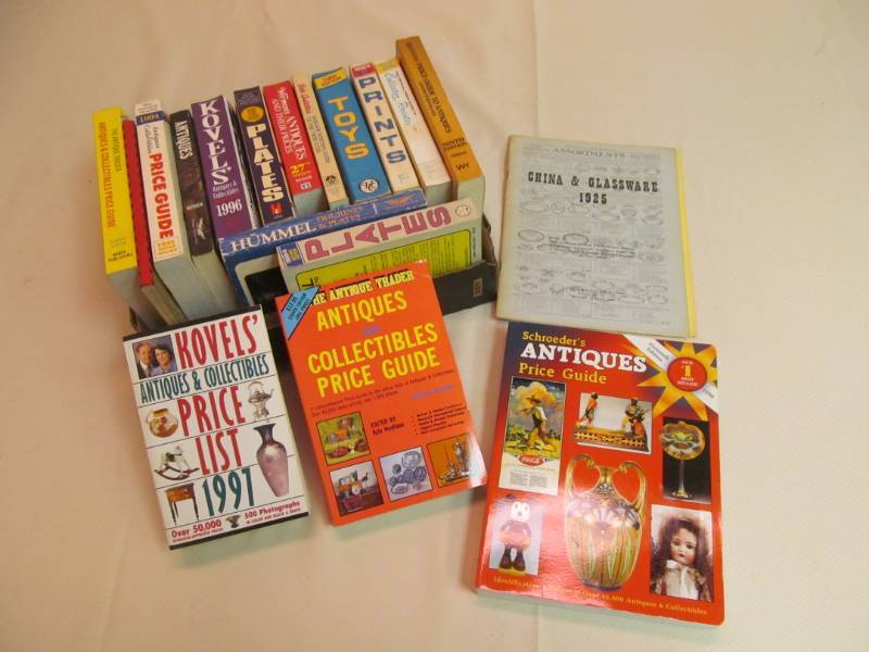 lot 203 image: Group of Pricing Guide Books for AntiquesCollectibles