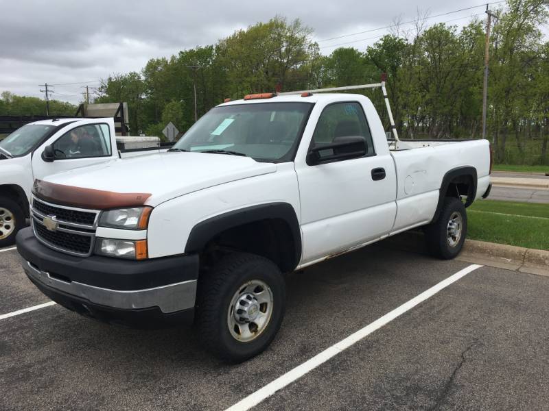 2006 CHEVY SILVERADO - 3500 HD 4X4 - 6.0 L - VORTEC - HITCH  - (#1494)