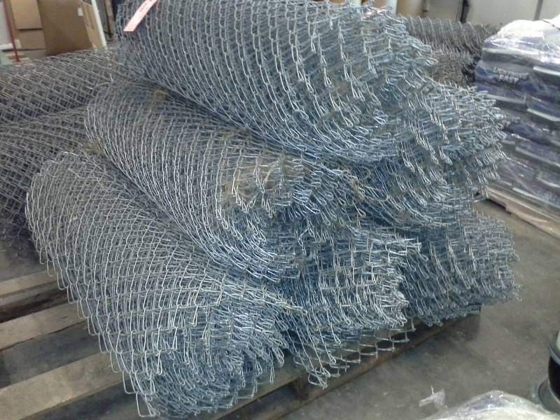lot 112 image: Lot of 48 Chain-Link Fencing - 6 Rolls