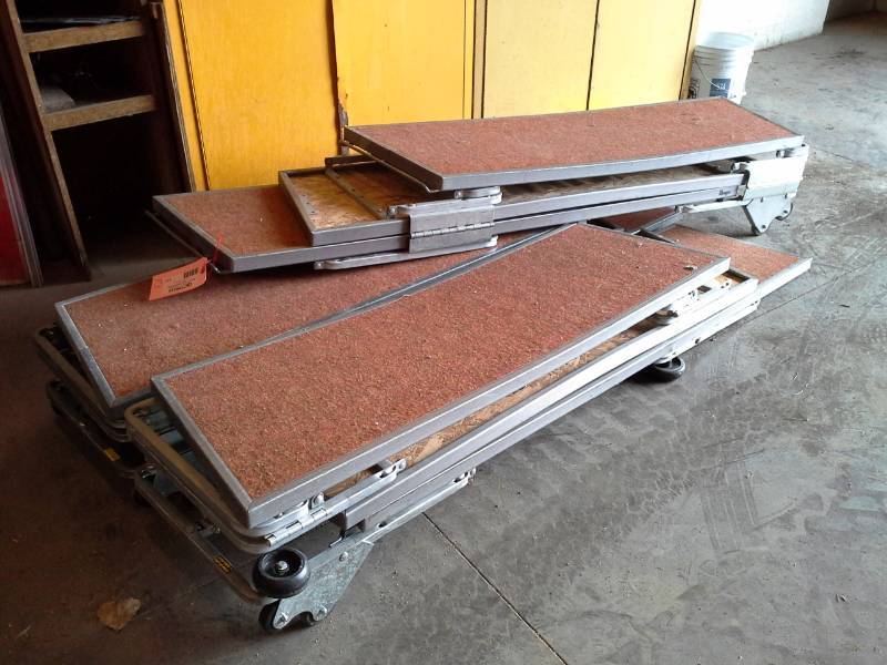 lot 117 image: Set of 3 Wenger Risers