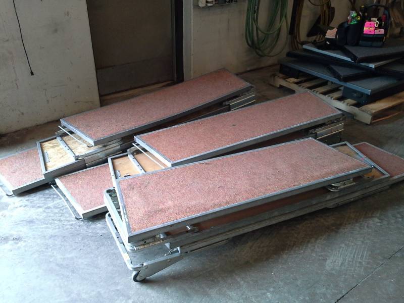 lot 116 image: Set of 3 Wenger Risers