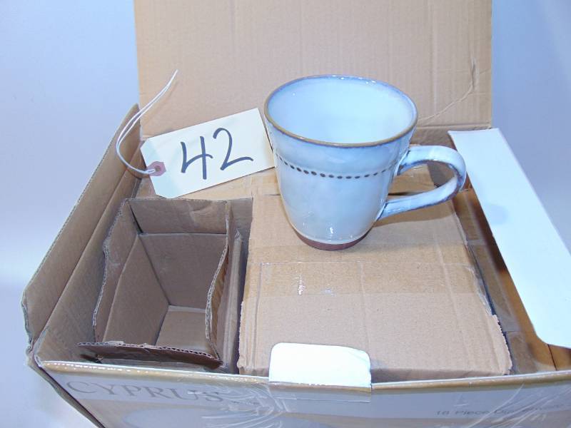 Dinnerware Set�