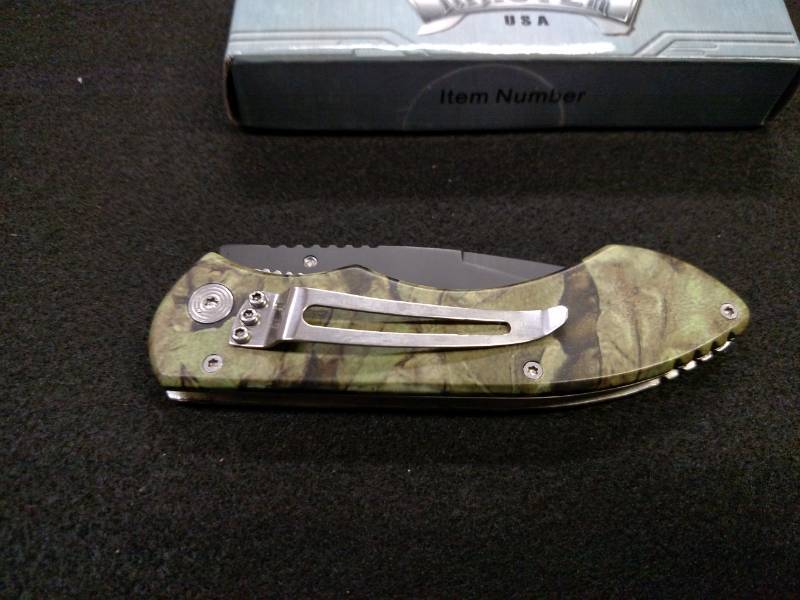 lot 192 image: Master Lock Blade Knife...