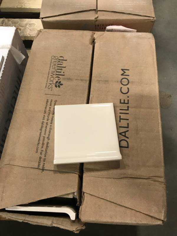 lot 2 image: Misc Pallet of Tile