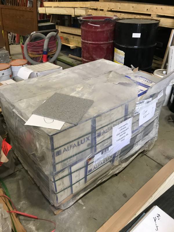 lot 3 image: 12 x 12 Grey Tile Approx 520sqft 1 Pallet