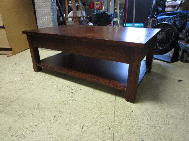 lot 601 image: WOOD COFFEE TABLE