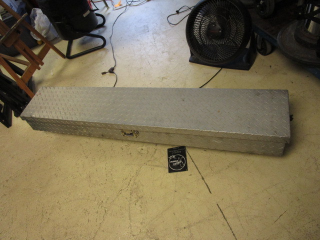 lot 602 image: TRUCK BED TOOLBOX