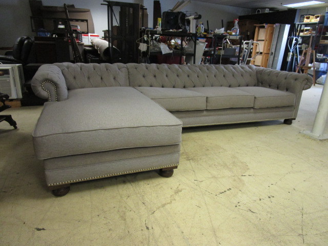 lot 606 image: SECTIONAL COUCH WITH CHAISE LOUNGE