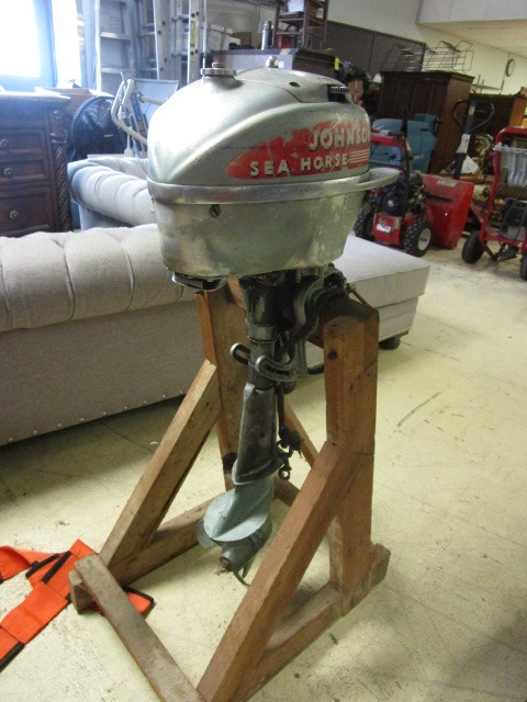 lot 616 image: JOHNSON SEAHORSE OUTBOARD MOTOR