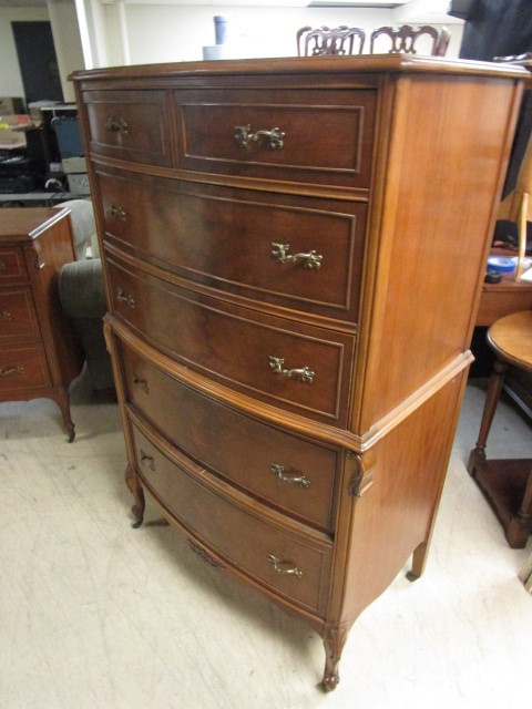 lot 623 image: SIX DRAWER SOLID WOOD DRESSER