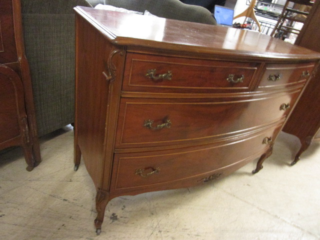 lot 624 image: FOUR DRAWER SOLID WOOD DRESSER WITH MIRROR