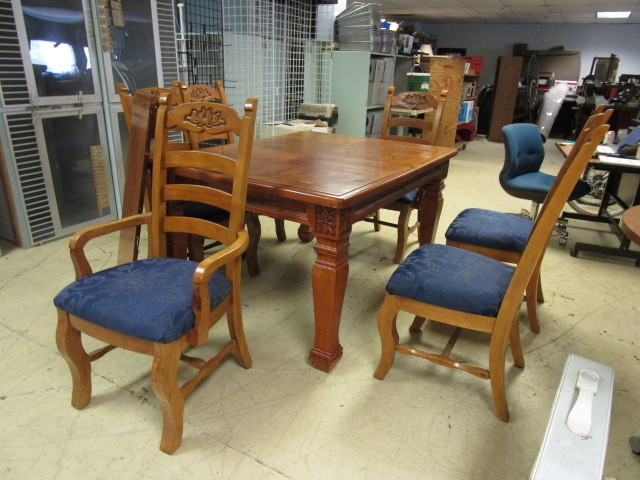 lot 626 image: COUNTRY FRENCH STYLE PINE DINING SET