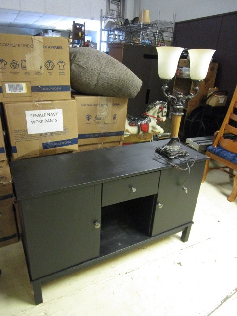 lot 629 image: ENTERTAINMENT STAND AND LAMP