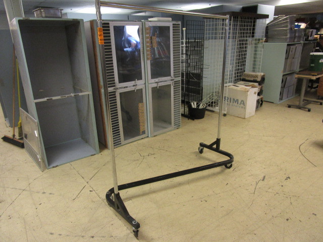 lot 632 image: Z-RACK CLOTHING RACK
