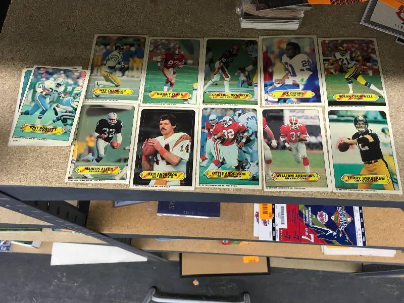 lot 511 image: 1983 Topps Chewing Gum NFL Sticker Cards