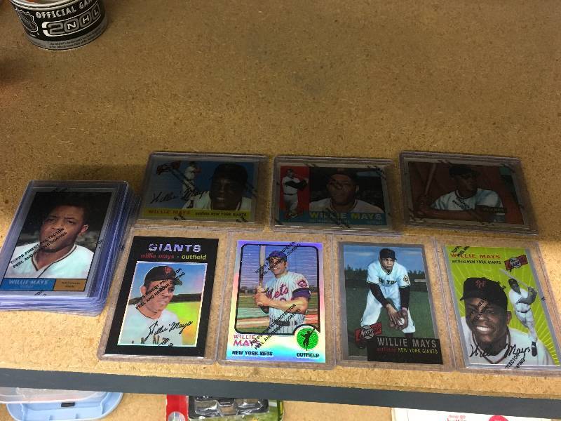 lot 538 image: 15 Willie Mays Cards