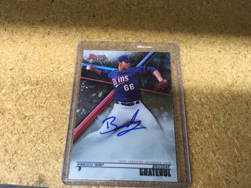 lot 542 image: Autographed Brusdar Graterol Card