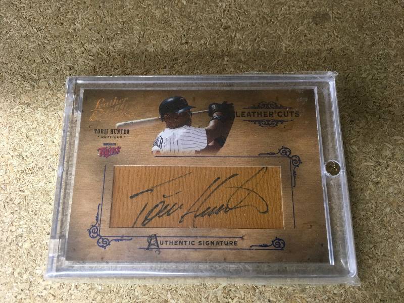 lot 550 image: Torii Hunter Autographed Card 159224