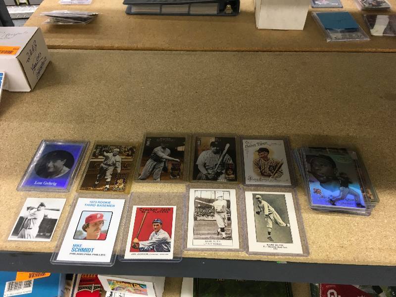 lot 552 image: Legends MLB Cards
