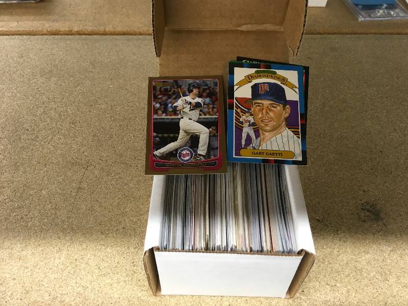 lot 553 image: Minnesota Twins Stars Prospects Small Box Card Set