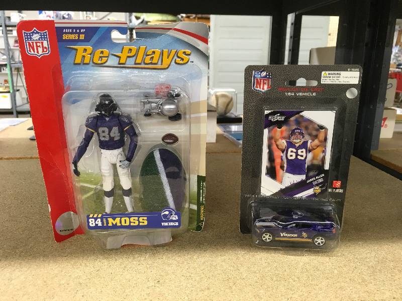 lot 564 image: Randy Moss VehicleFigurine & Jared Allen Card Vehicle