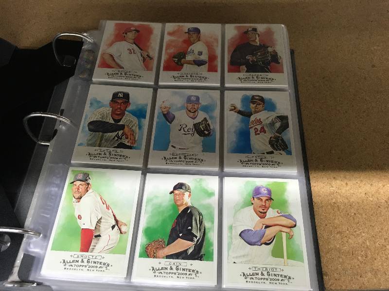 lot 569 image: 2009 Topps Allen & Ginters MLB Card Album