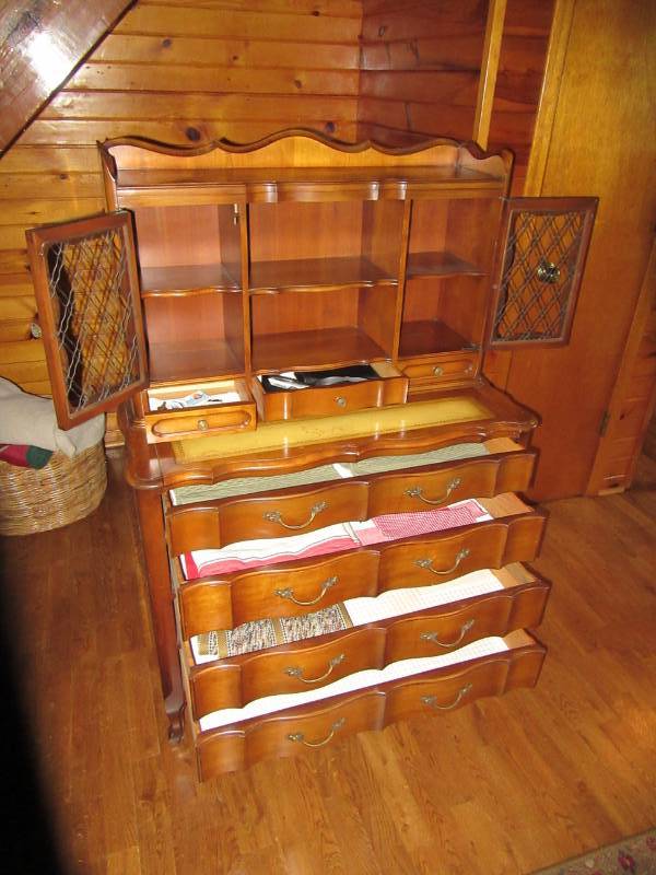 lot 1B image: Nice Maple Hutch with drawers and upper..