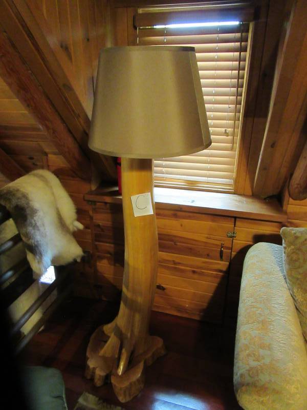 lot 1C image: Lamp from Log base