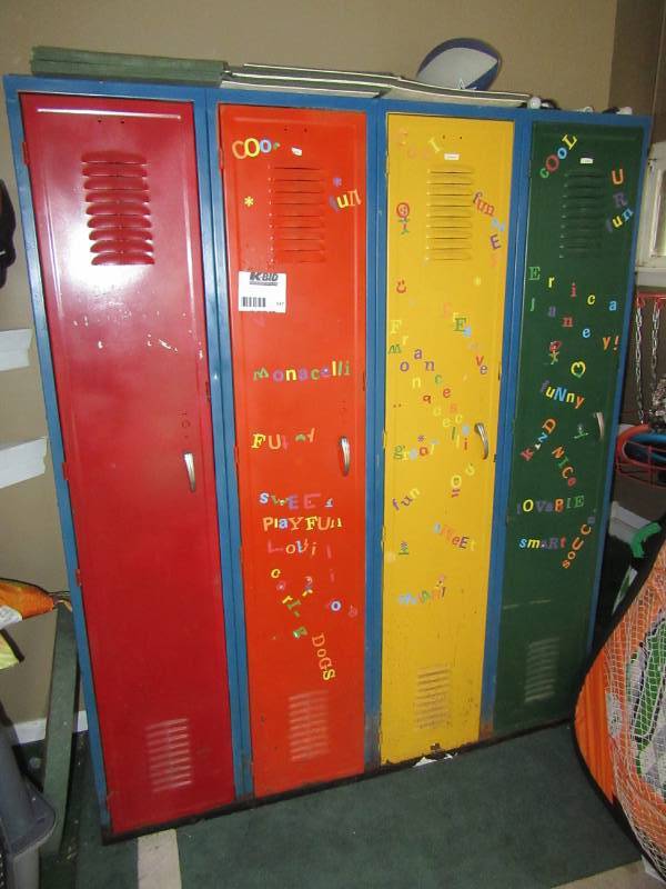 lot 147 image: Set of 4 lockers.. Keep your kids organized