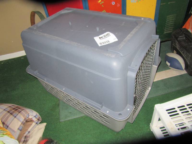 lot 151 image: LARGE Dog kennel