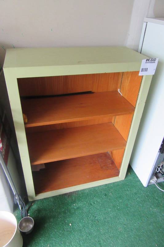 lot 17 image: Nice book shelf.. Wood