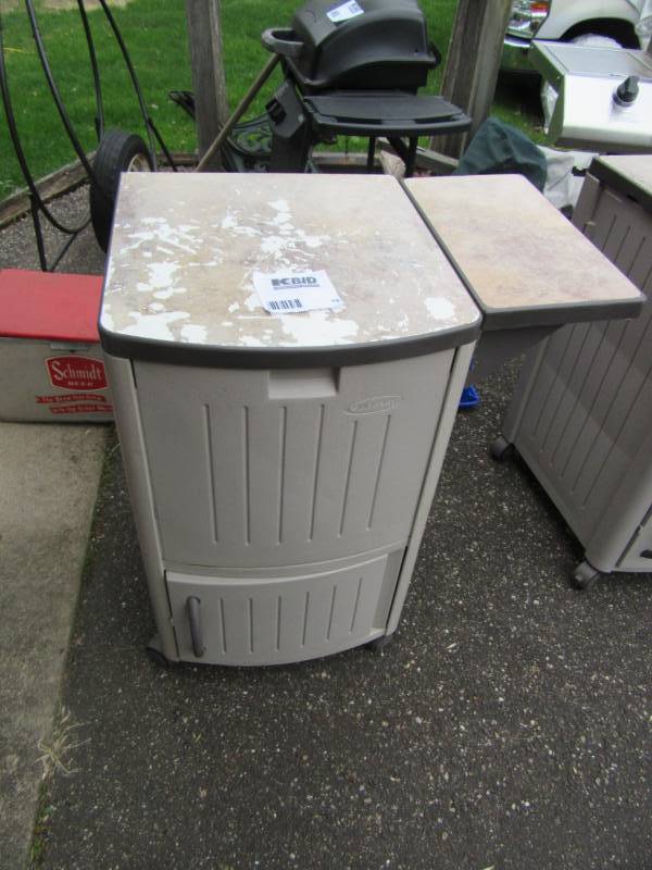 lot 19 image: Suncast Ice chest, Serving unit