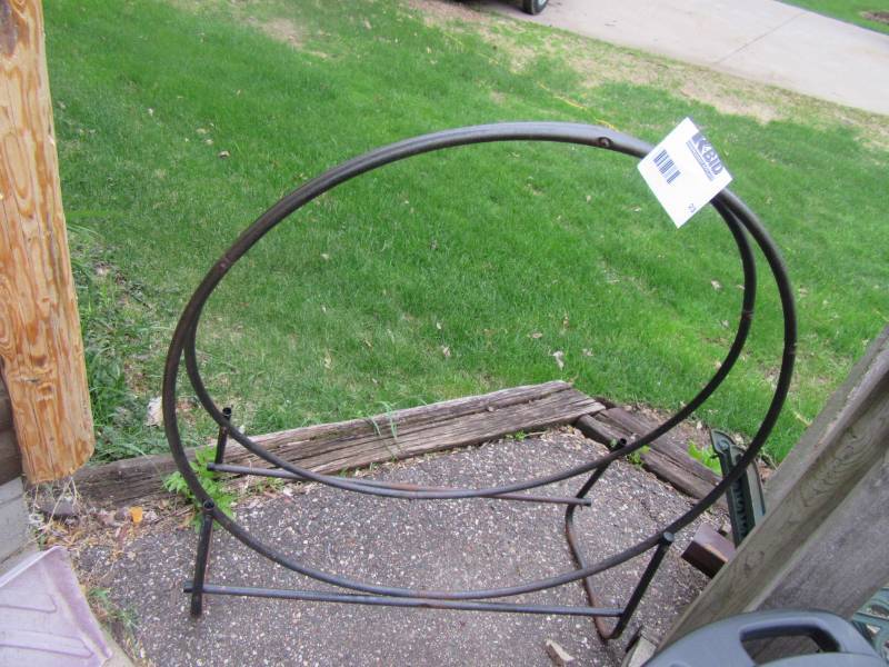 lot 23 image: metal Hoop Style, Wood Rack