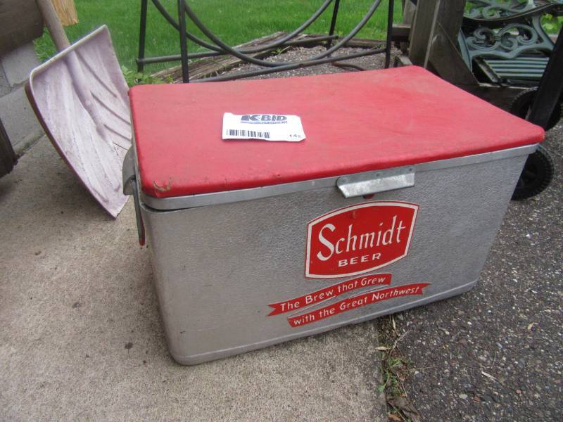 lot 142 image: Vintage Schmidt Beer Cooler