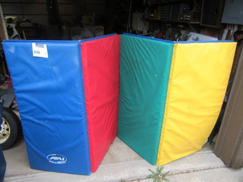 lot 24 image: Multi Colored Wall Padding, Tumbling mat for activities