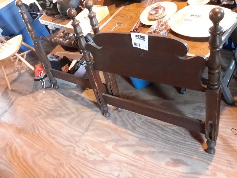 lot 91 image: Twin Bed Head and foot boards.. Metal Side Rails