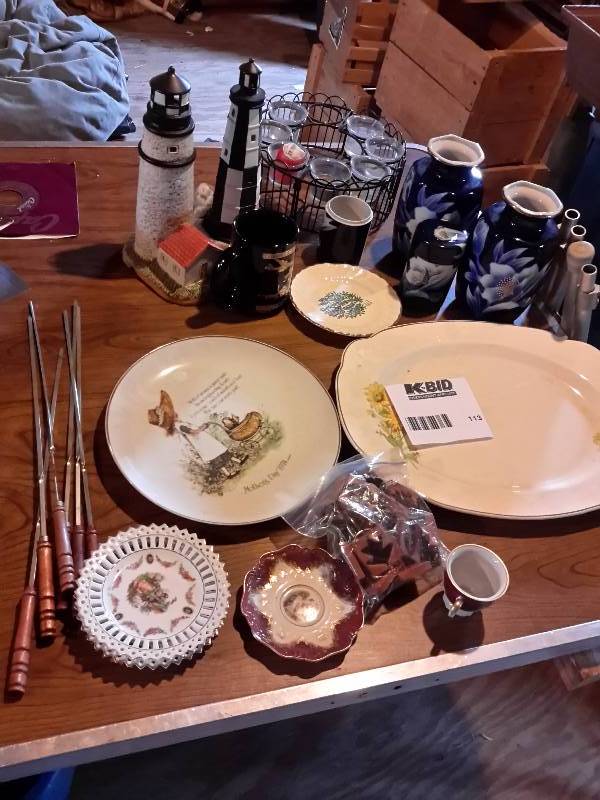 lot 113 image: Large lot of dishes and other decorative and kitchen items