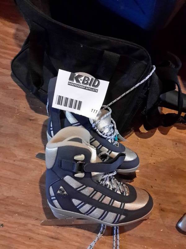 lot 111 image: Size 5, Womens figure skates