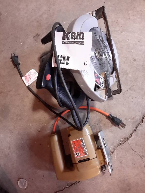lot 10 image: 7 14 in Model 5150 Skil Saw  Black and Decker, Jig Saw