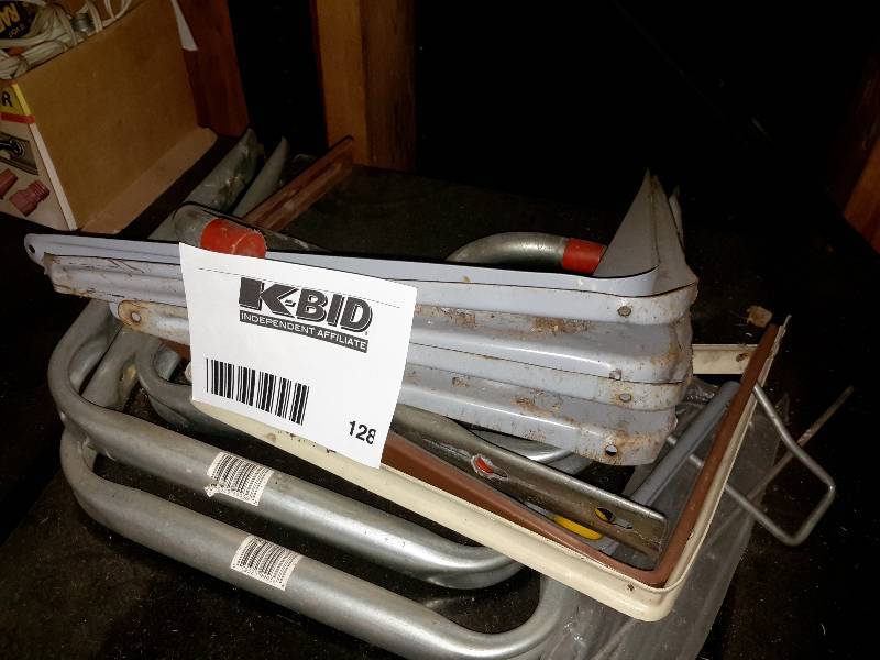 lot 128 image: Lot of Shelving Brackets