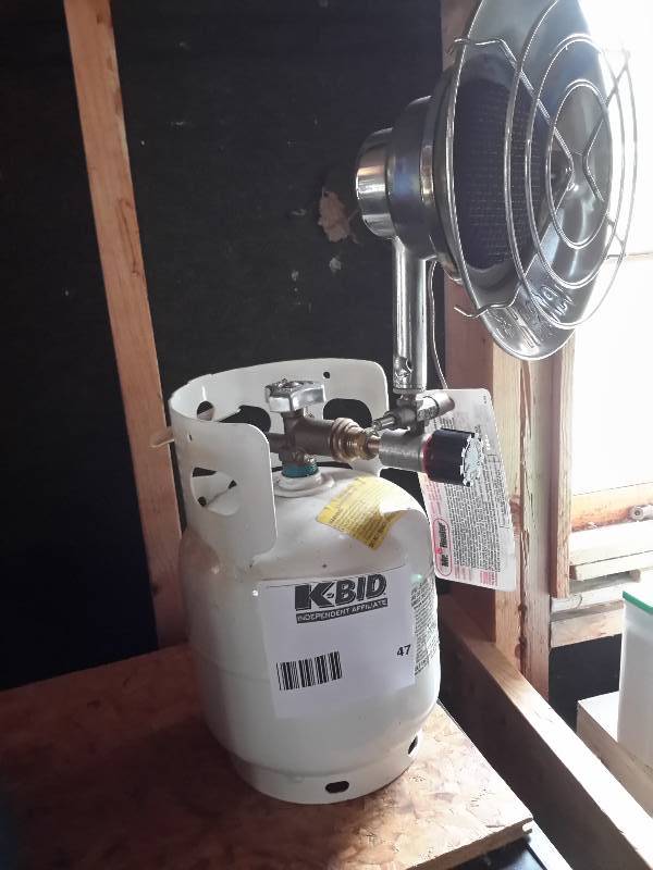 lot 47 image: Propane Tank With Sunflower heating head