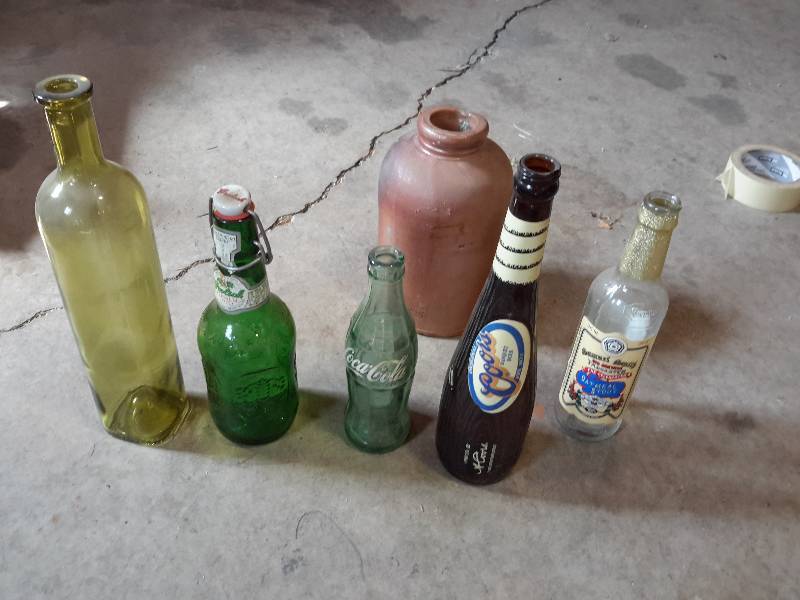 lot 171 image: Misc Vintage Bottles