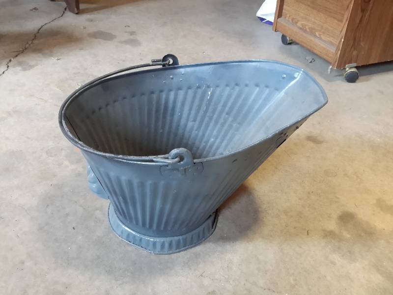 lot 173 image: Galvanized Ash pail