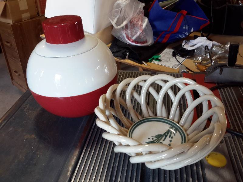 lot 178 image: Bobber type of cooler, basket
