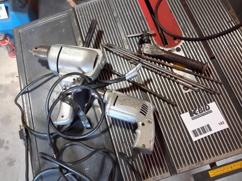lot 183 image: 2 Electric Drills