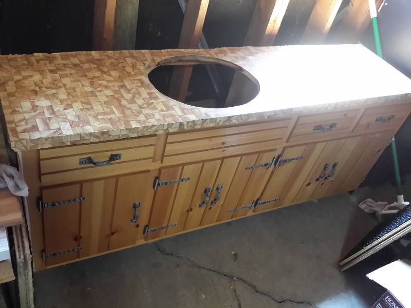 lot 34 image: Knotty Pine Counter with laminate top