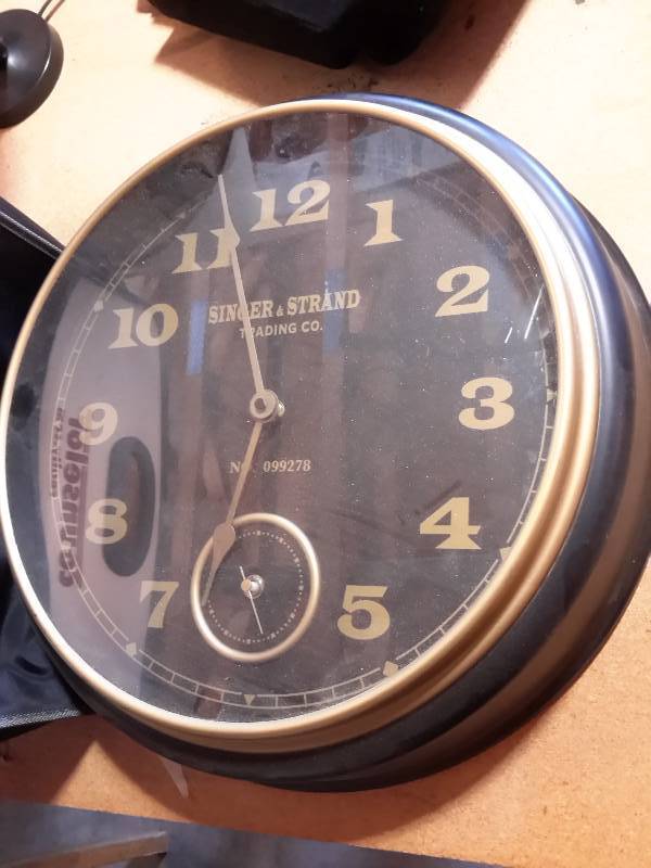 lot 186 image: Singer and Strand ElectricBattery Clock